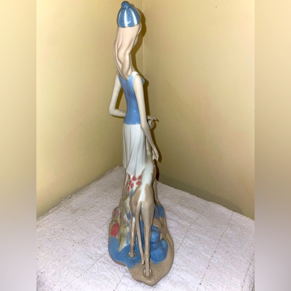 Elegant Figurine with Greyhound - Blue and Cream - Picture 5 of 5